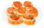 Бутерброды с помидорами, сыром и чесноком