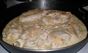 Курица под белым соусом